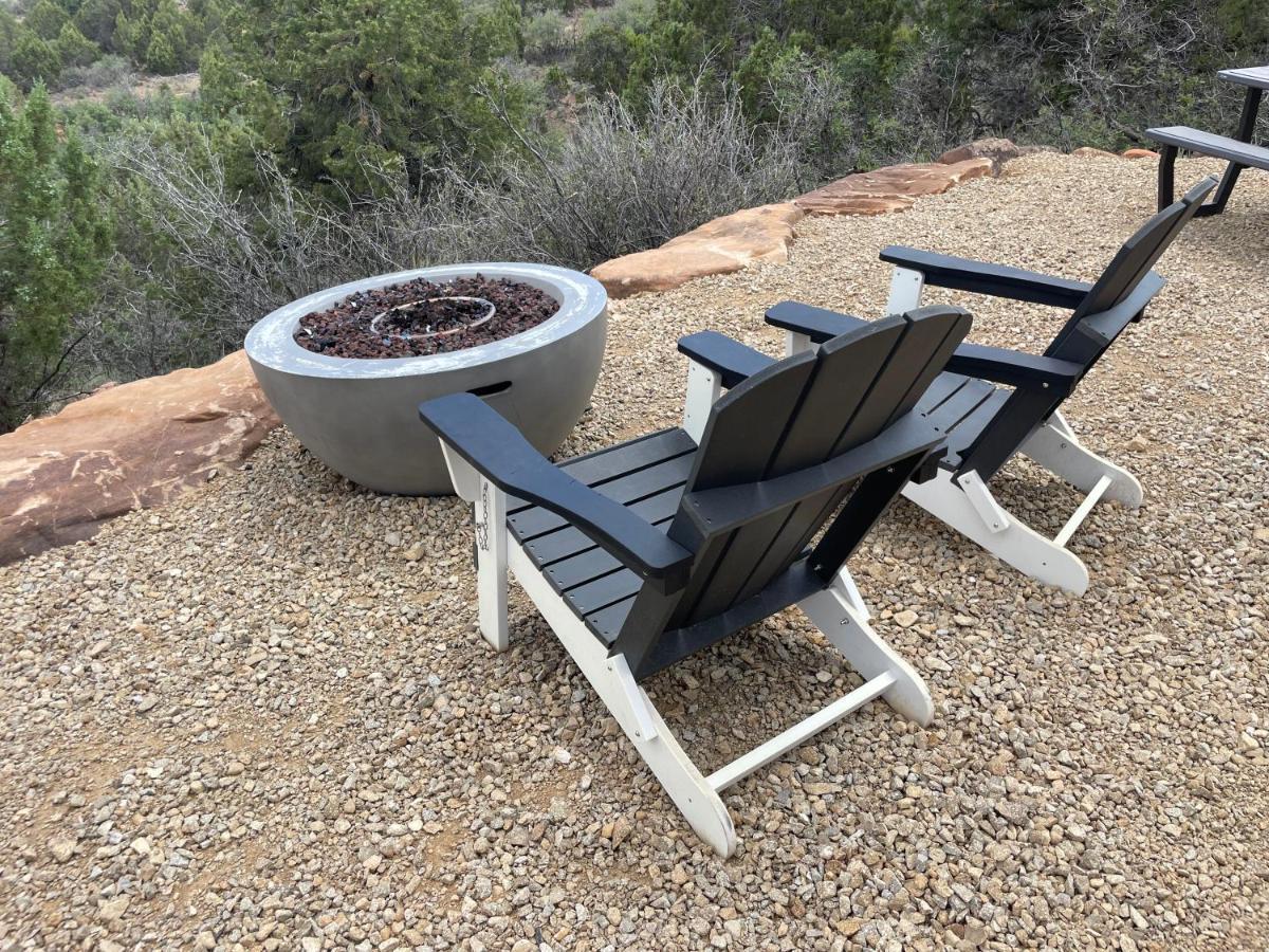 Canyon Rim Domes - A Luxury Glamping Experience!! 蒙蒂塞洛 外观 照片