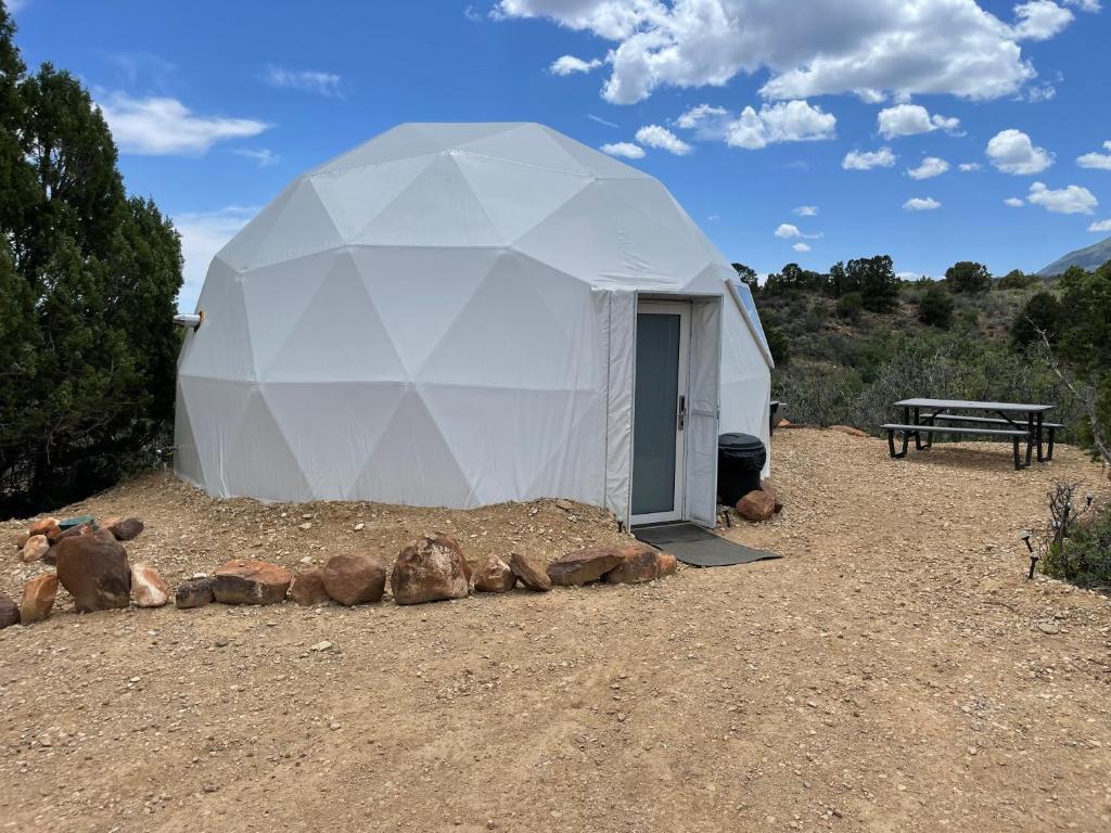 Canyon Rim Domes - A Luxury Glamping Experience!! 蒙蒂塞洛 外观 照片