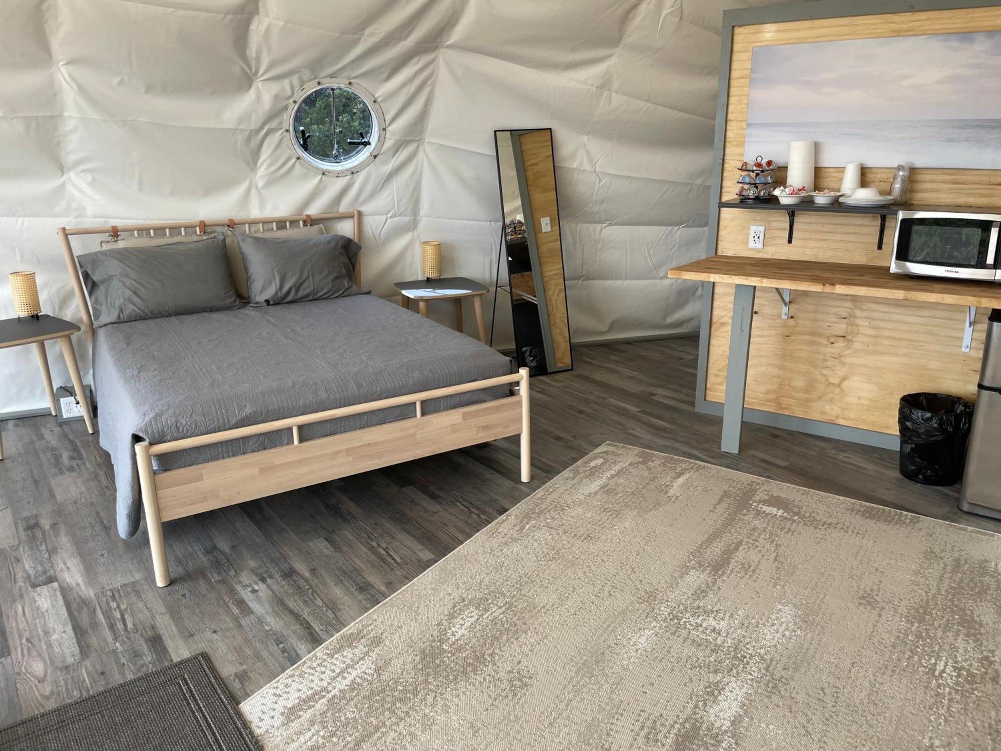 Canyon Rim Domes - A Luxury Glamping Experience!! 蒙蒂塞洛 外观 照片